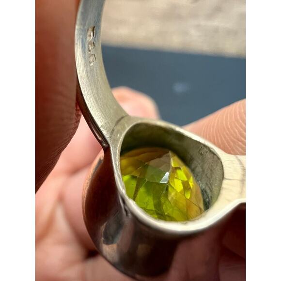 NEW size 7.5 peridot oval cut gemstone sterling silver ring 5.96 grams - Picture 5 of 16